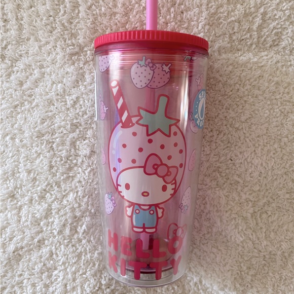 Hello Kitty Strawberry 🍓 water bottle. - Picture 1 of 4
